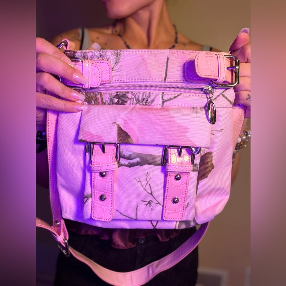 Pink Camo Realtree Women's Crossbody Bag